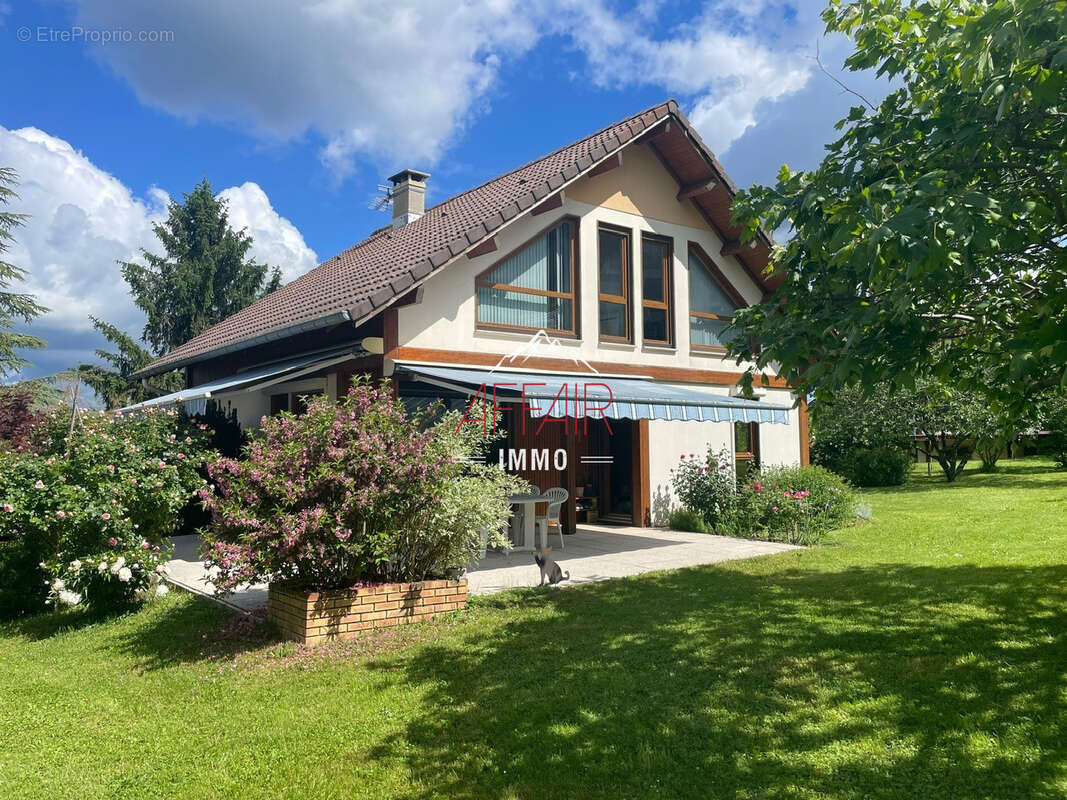Maison à COLLONGES-SOUS-SALEVE