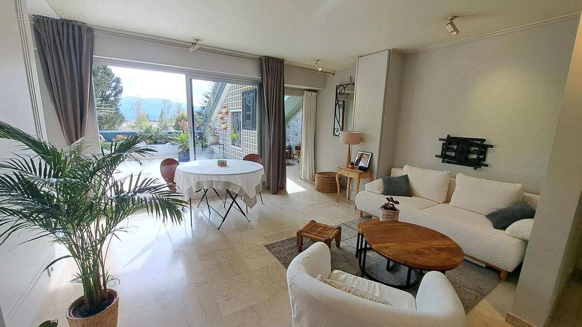 Appartement à MEYLAN