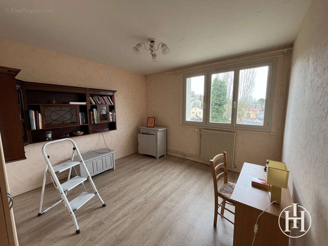 Maison à SAINT-AMAND-MONTROND