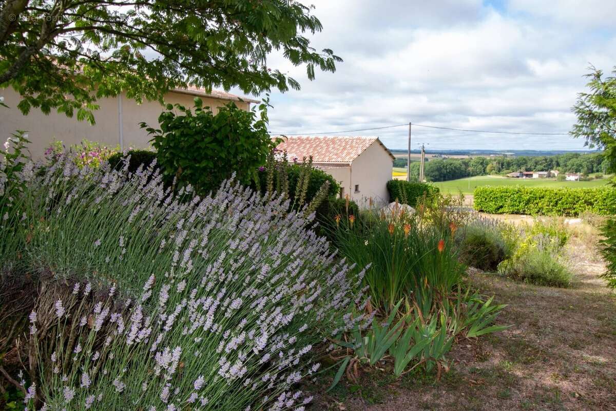 Maison à GARDES-LE-PONTAROUX