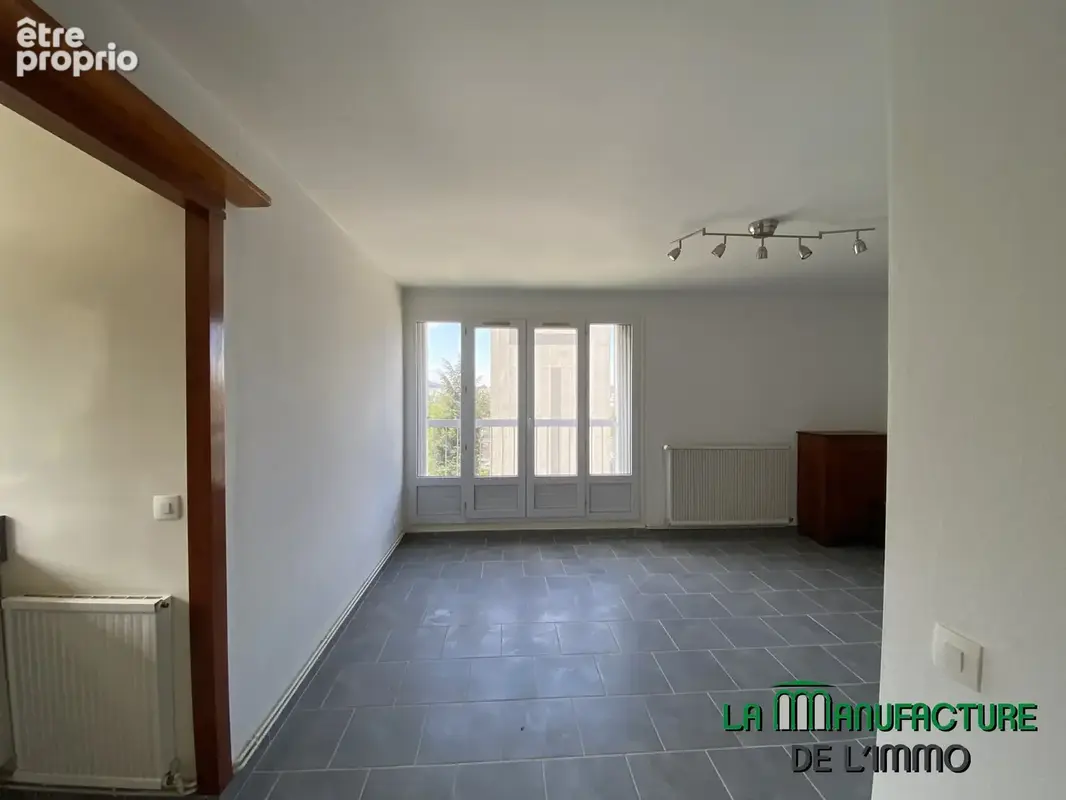 Appartement f2 avec stationnement / saint etienne metare-hpl - photo 2