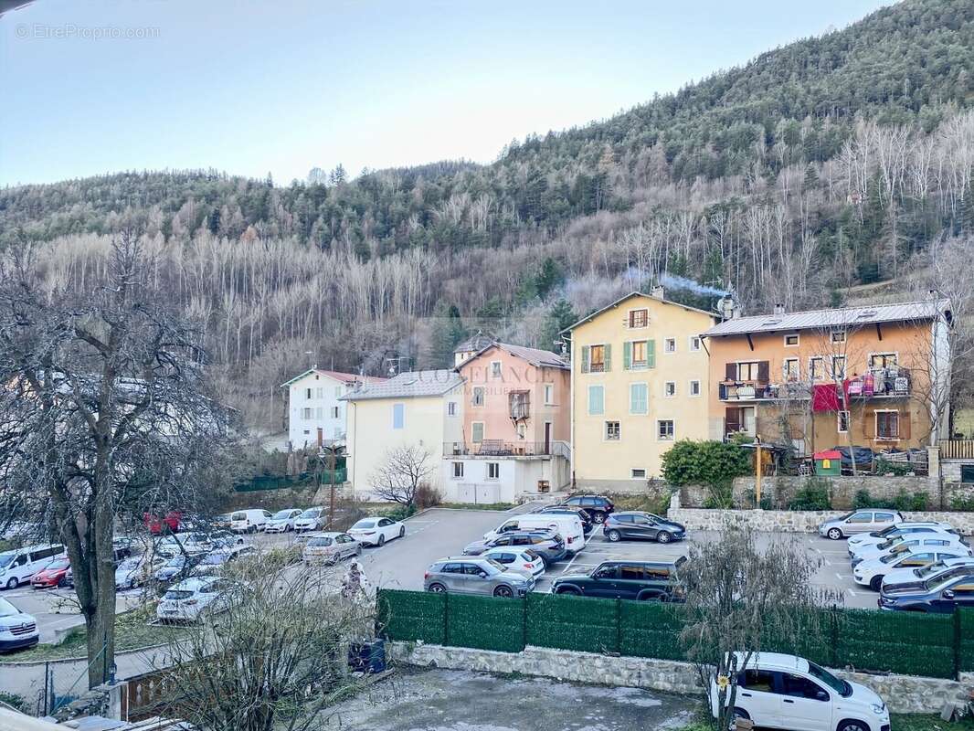Appartement à SAINT-ETIENNE-DE-TINEE