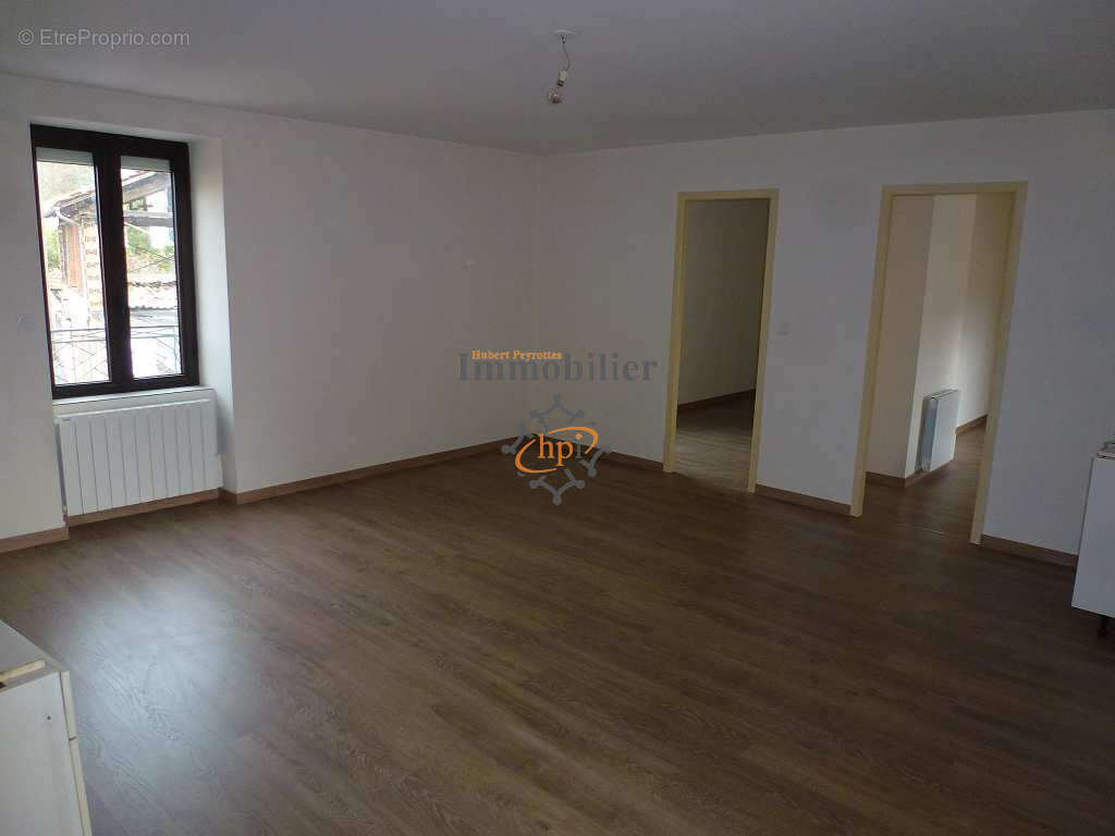 Vente appartement de type 4 avec balcon, centre-ville Saint Affrique - photo 2