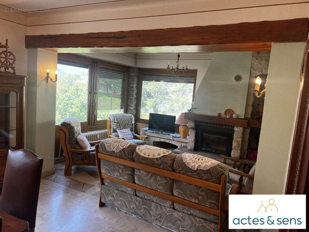 Appartement à SAINT-JULIEN-MONT-DENIS