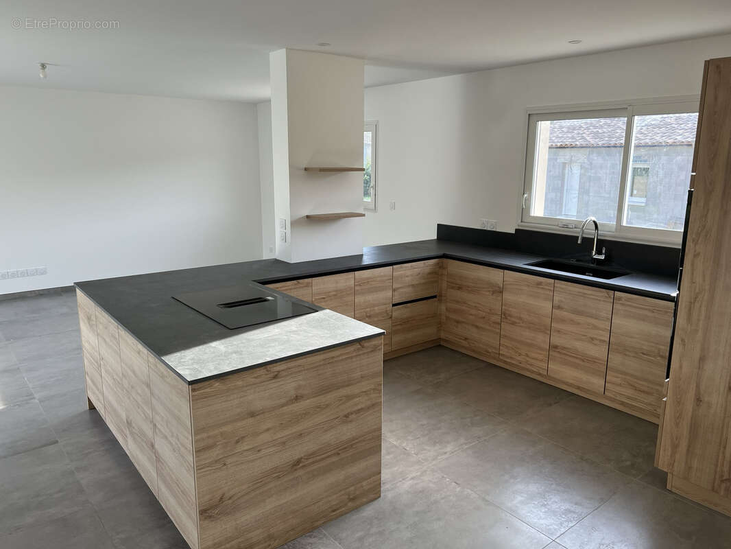 Maison à LES GRANGES-GONTARDES