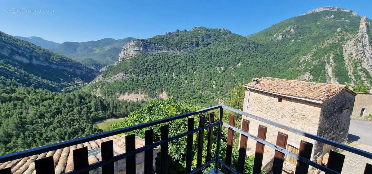 Rare propriété rénovée avec terrasses panoramiques au cœur de la Drôme - photo 3