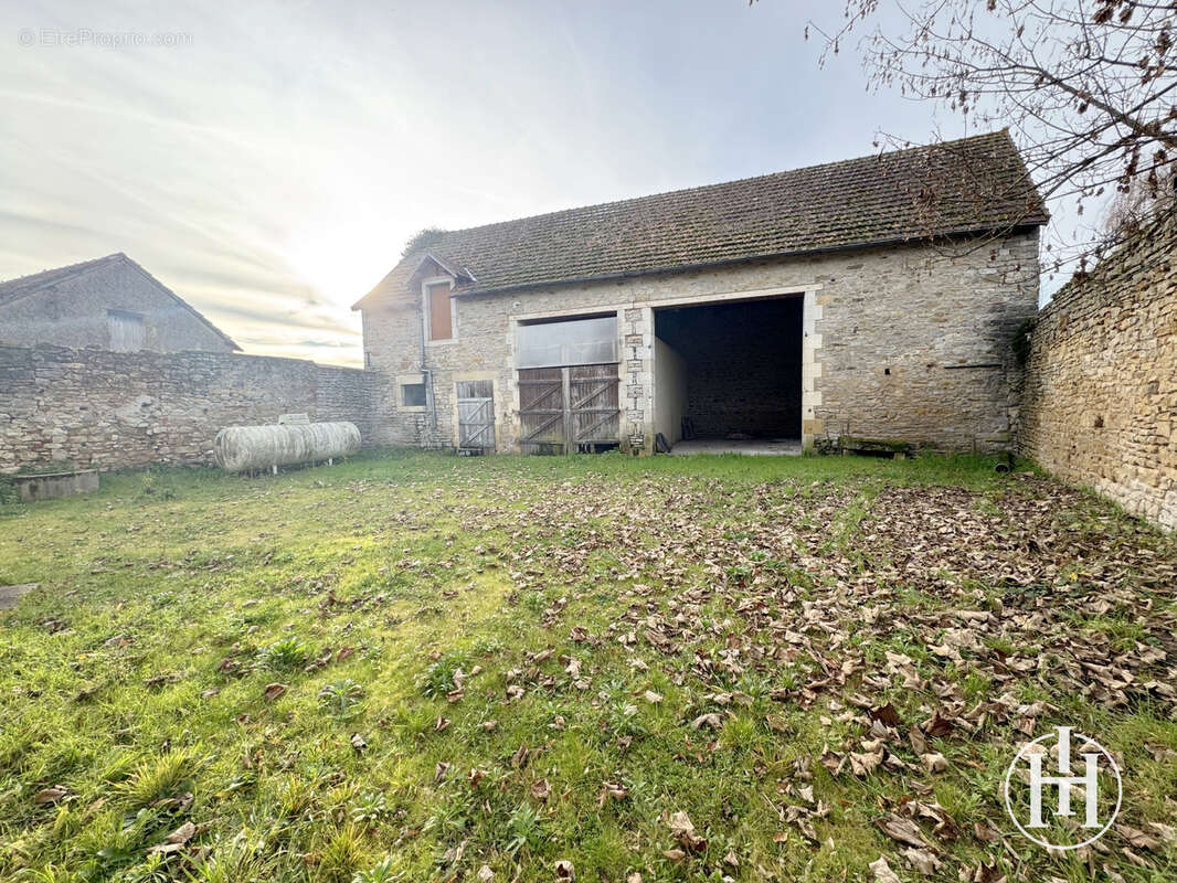 Appartement à CHARENTON-DU-CHER