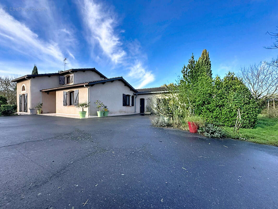 Maison à MONTBARTIER