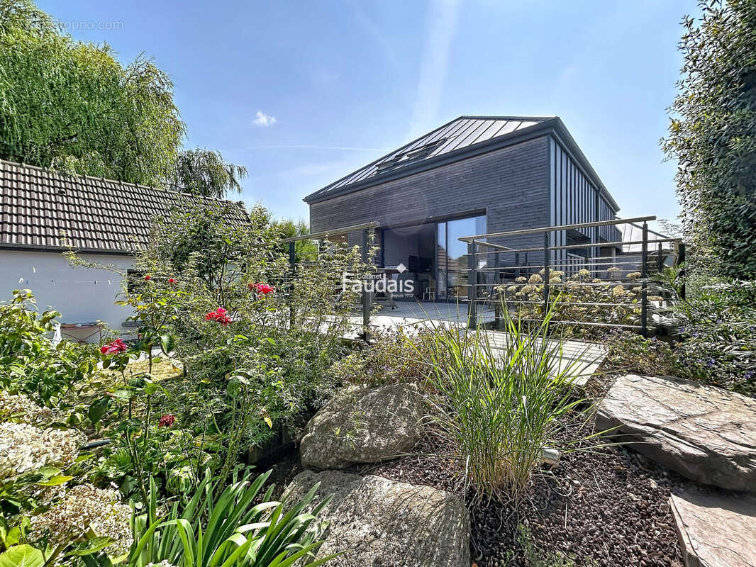 Maison 175 m² à Barneville-Carteret  - photo 2
