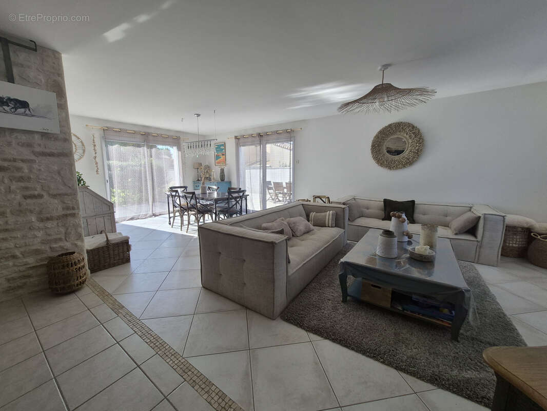 Maison de plain-pied   4 chambres   Sainte-Gemme-la-Plaine (85400) - photo 4