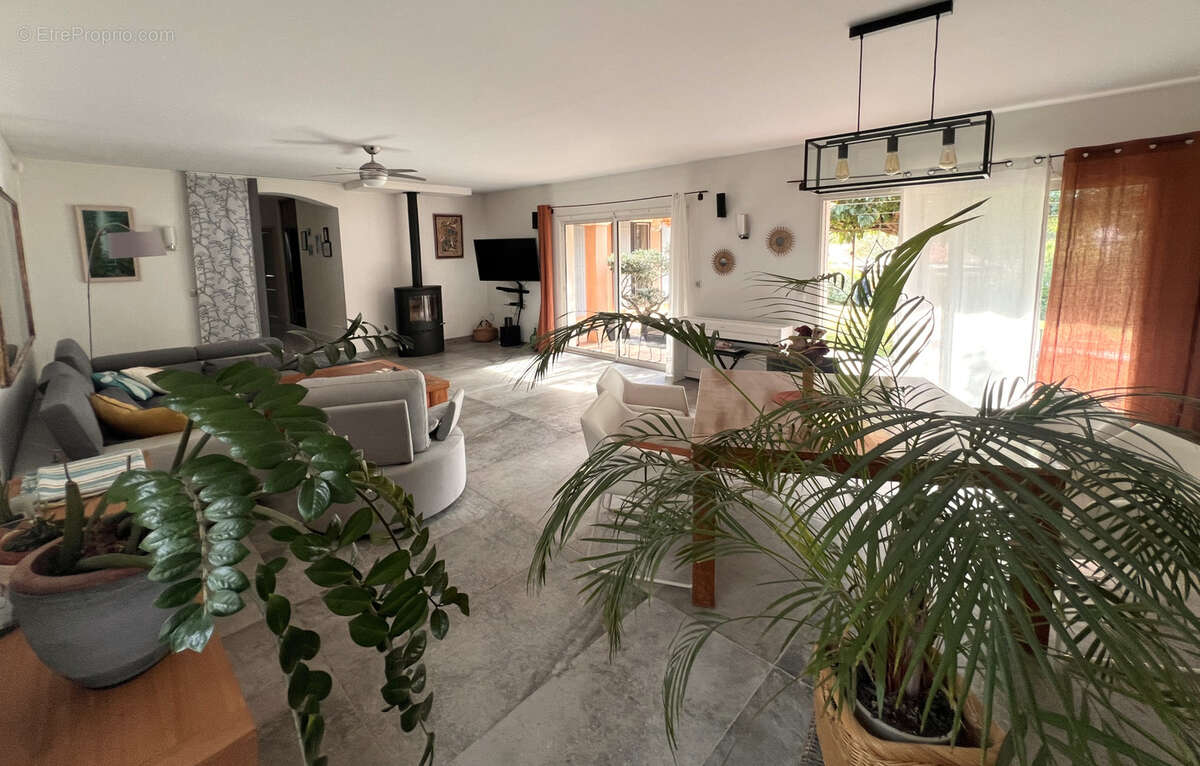 Maison à POURRIERES