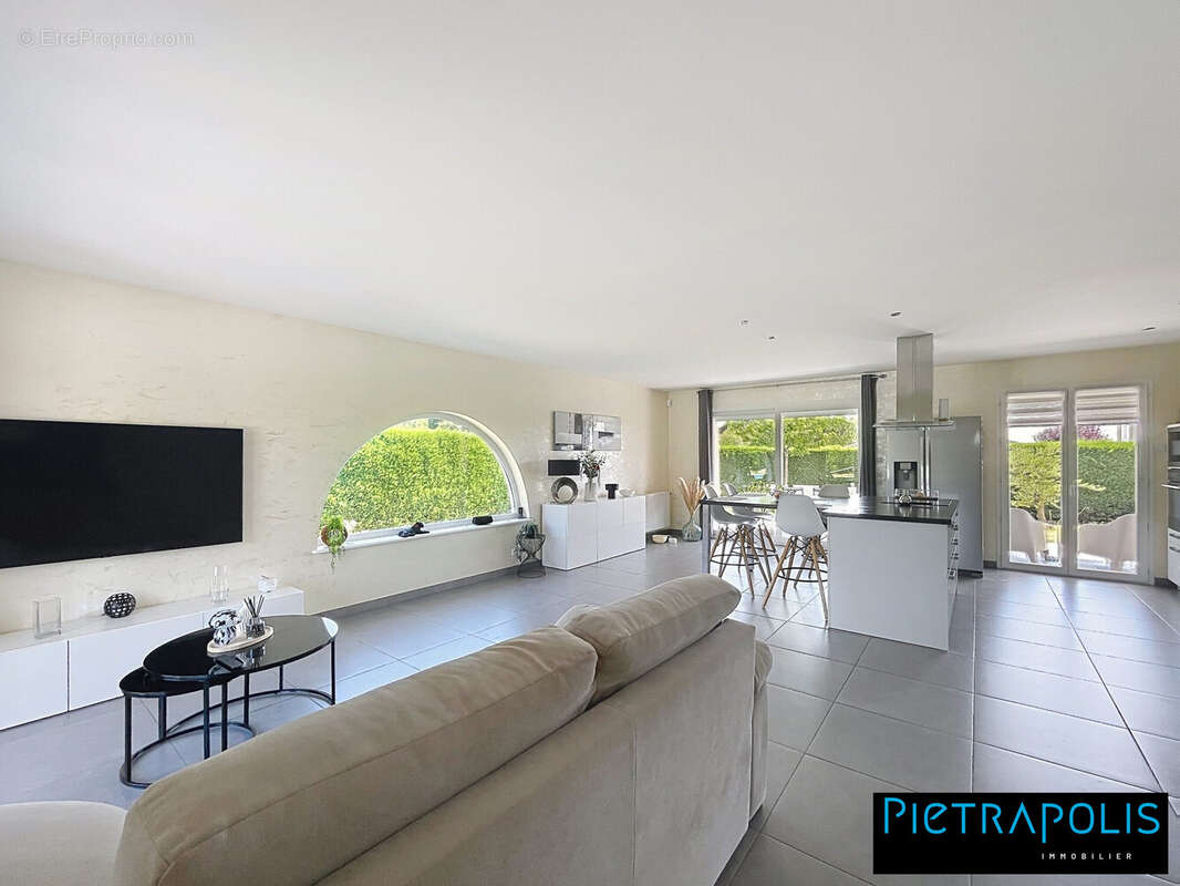 Maison 142 m² à Savigneux  - photo 6