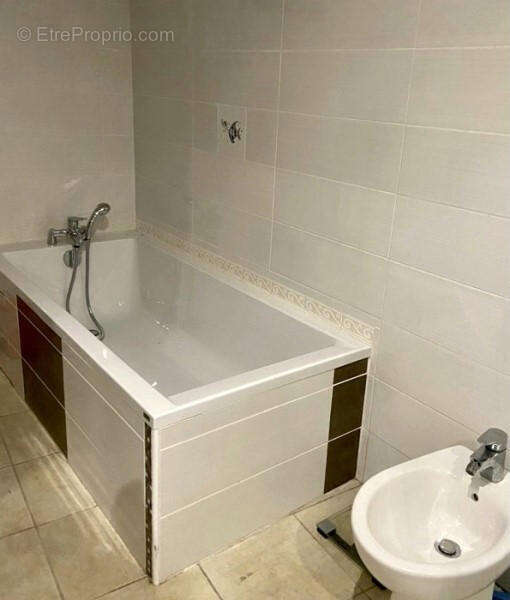 bain 2 - Maison à CONFOLENS