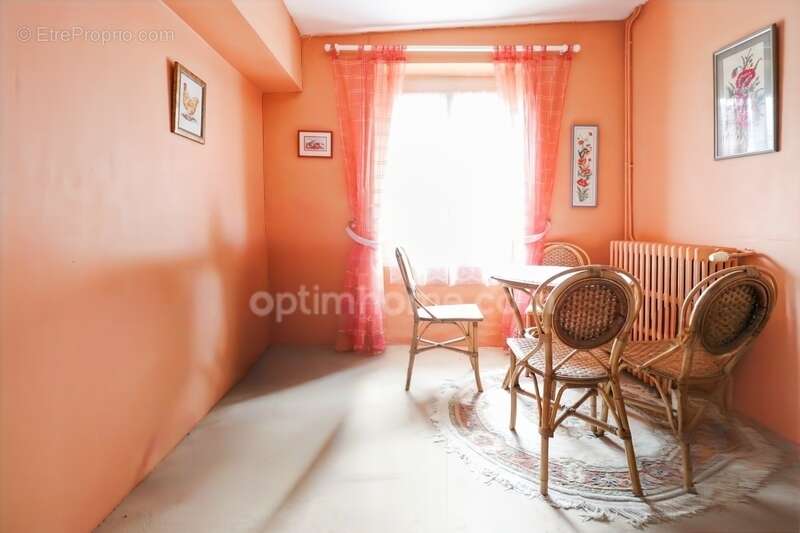 Maison à SAINT-LEGER-MAGNAZEIX