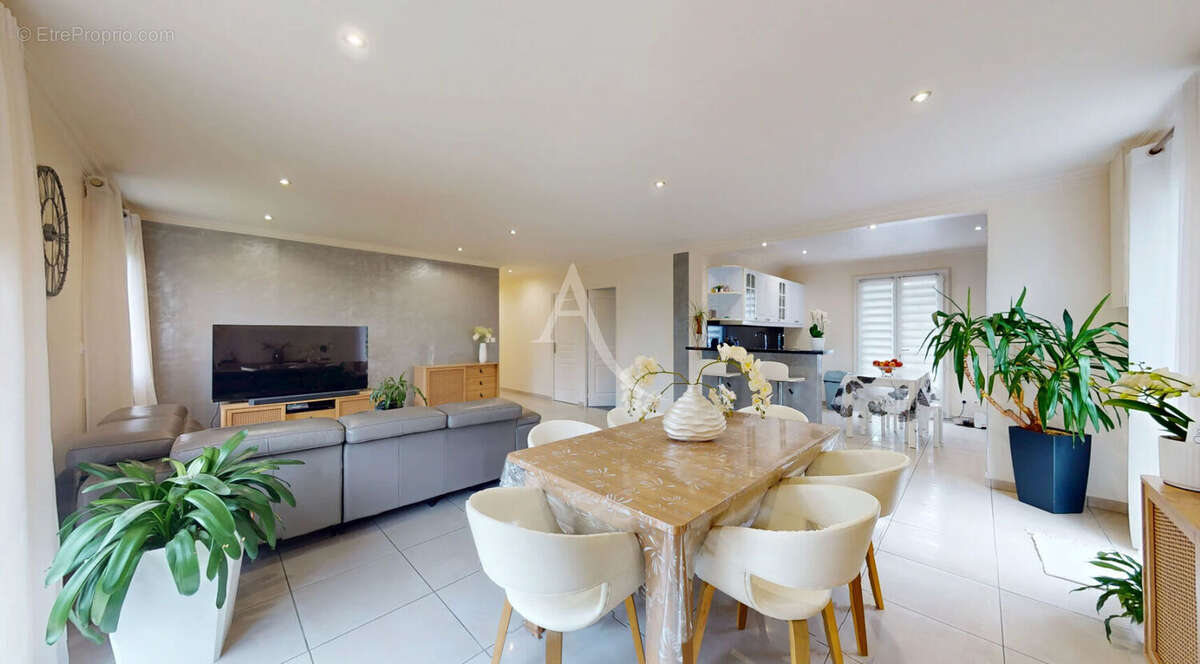 Maison à OZOIR-LA-FERRIERE