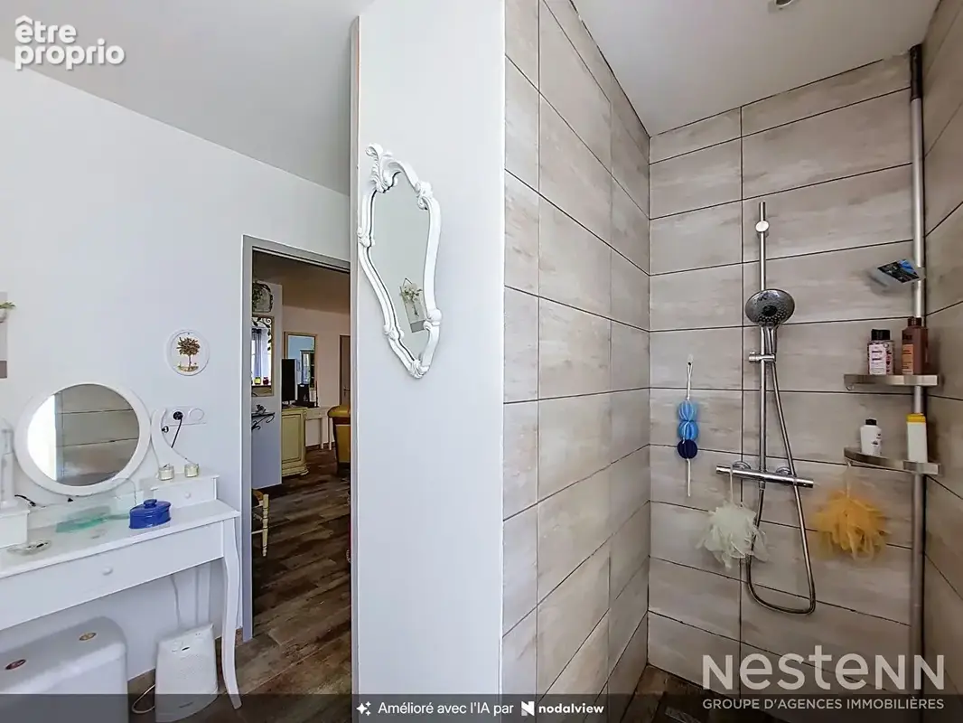 À vendre Maison de village en pierre de 216 m² avec deux appartements, cour, et garages - photo 21