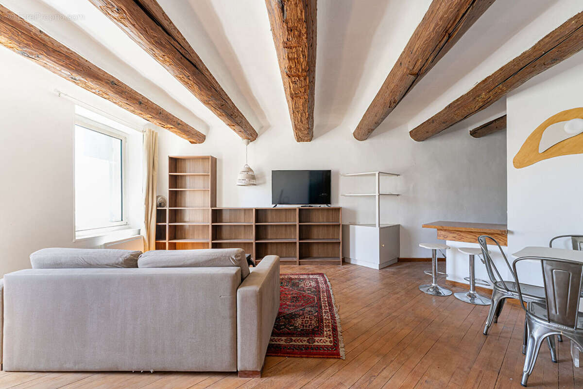 Appartement à MARSEILLE-1E