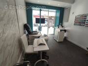 Commerce à PARIS-9E