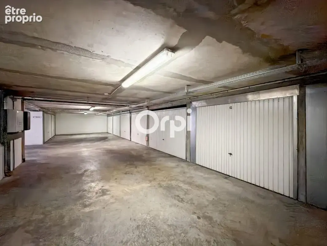 ** Box fermé en sous-sol - centre-ville La Ciotat ** - photo 9