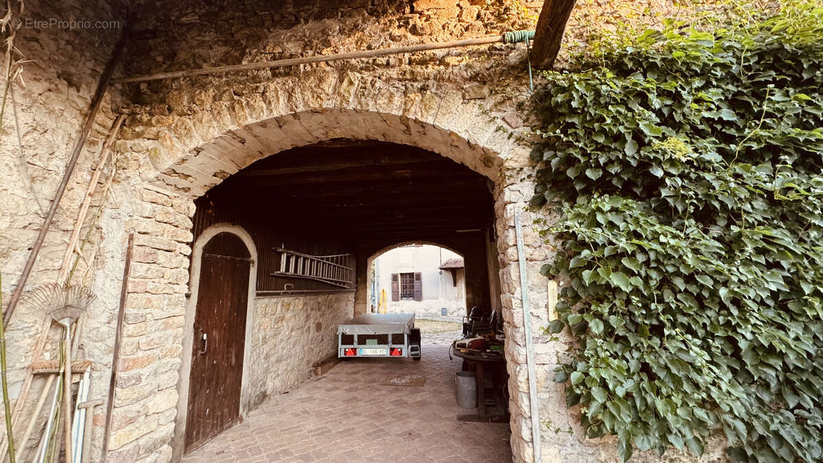 Vente en Exclusivité à Pontaubert - Charmante Maison de caractère avec jardin de 1467 m2 au prix de 235 400 €. - photo 16