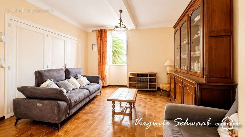 TILH (40) – Maison de 9 pièces avec dépendances sur plus de 3 000 m² de terrain - photo 8
