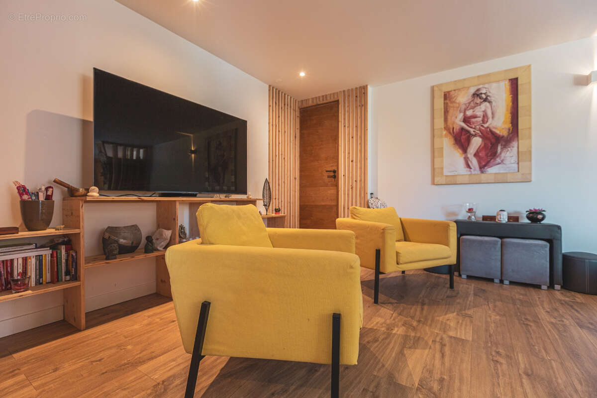 Appartement à ANGRESSE