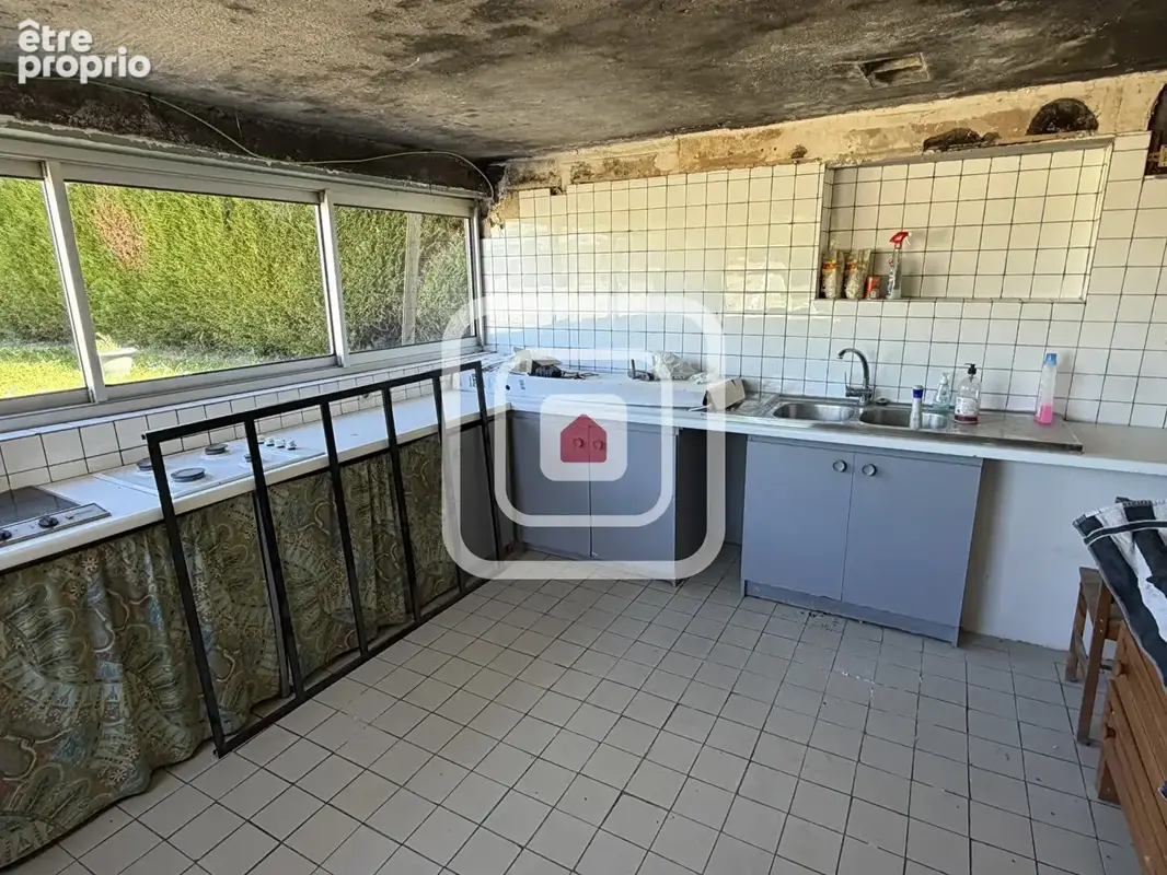 Ensemble immobilier de 278 m² avec jardin, piscine et dépendances - photo 16