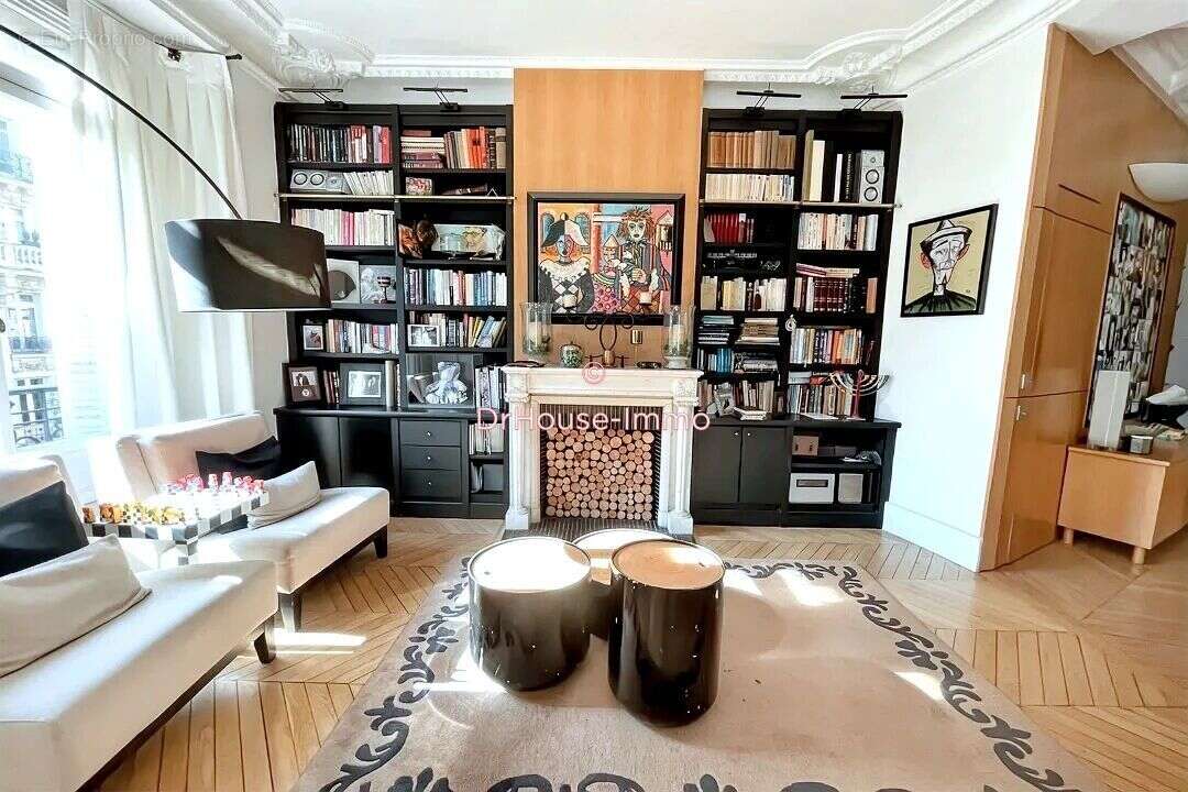 Appartement à PARIS-17E