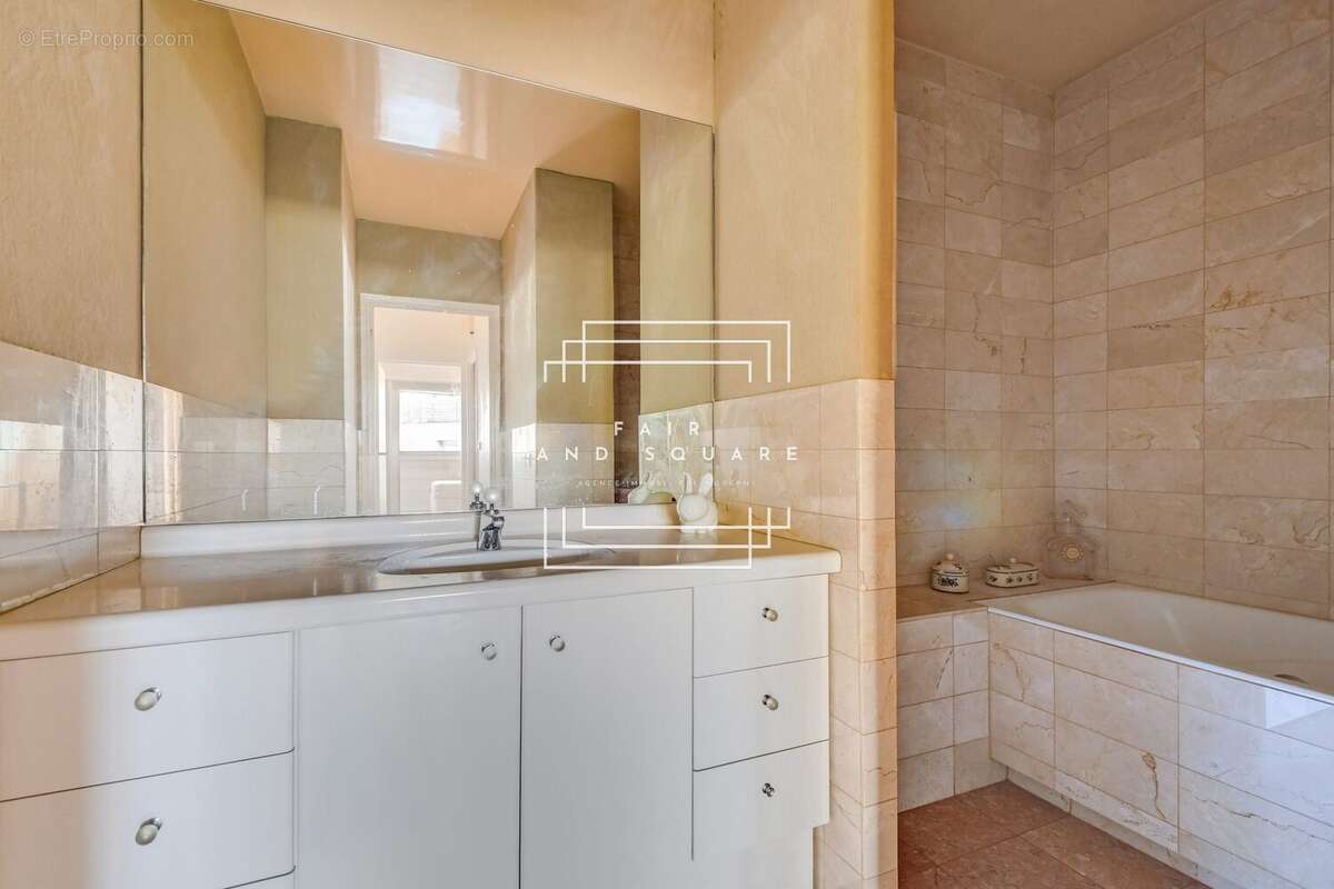Appartement à NEUILLY-SUR-SEINE