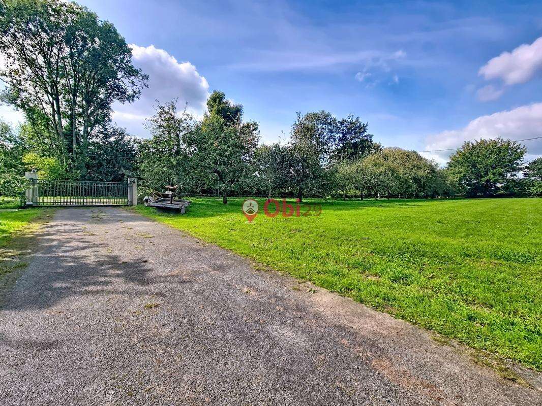 Maison à CHATEAUNEUF-DU-FAOU