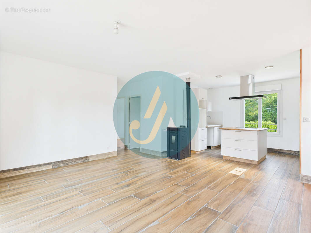 Maison à LA CHAPELLE-D&#039;ANGILLON