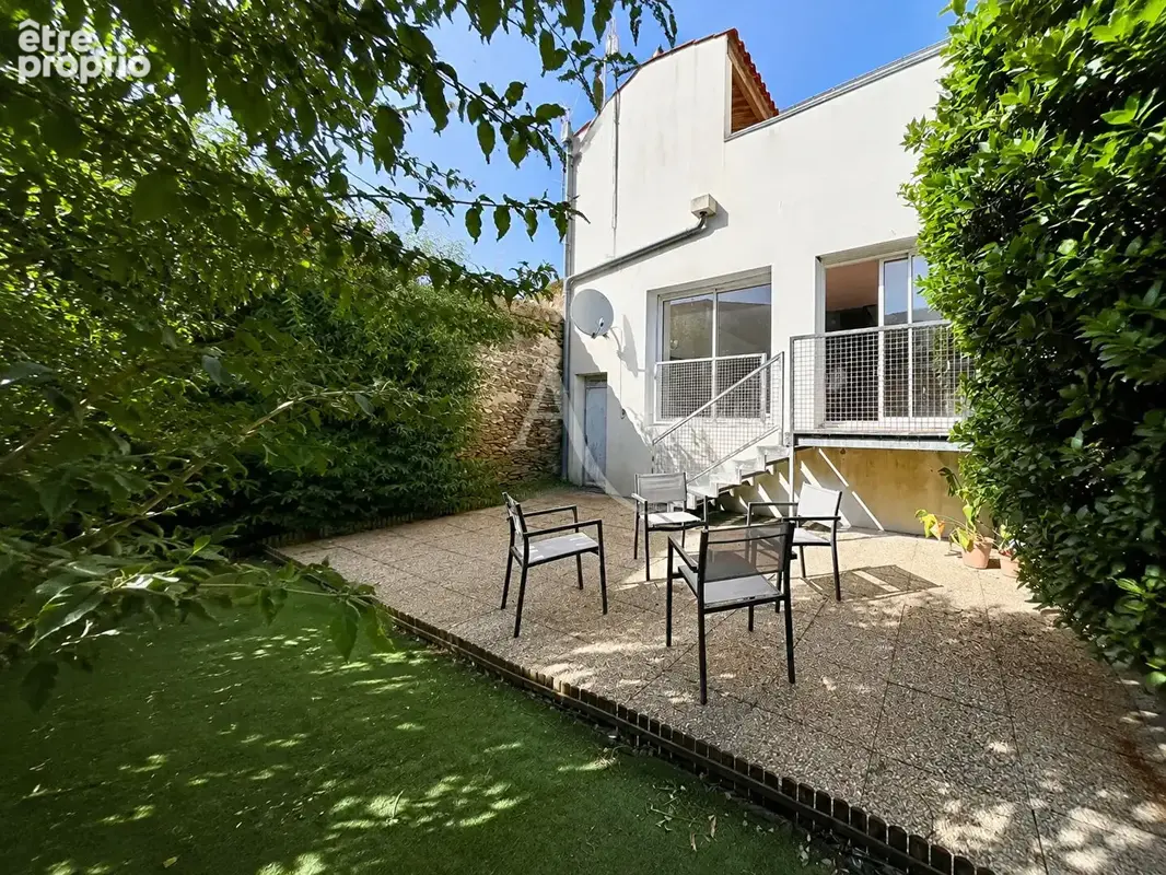 Appartement atypique 86 m² avec extérieur en centre-ville de Challans - photo 3