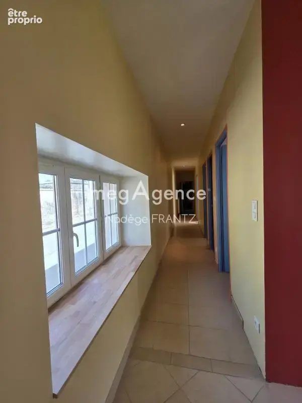 Maison de plain-pied rénovée à Aumagne – 2 chambres, jardin et dépendance - photo 7