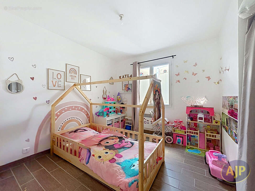 LES MAGNILS REIGNIERS - Maison de plain-pied - 4 chambres - photo 6