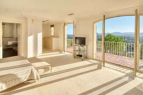 Maison 313 m² à Mougins  - photo 3