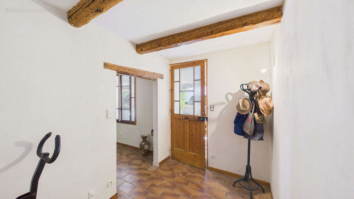 À 5 km d'Avignon Maison de Village Type LOFT 170 m² avec Terrasse, Garage Idéale 2 Familles - photo 11