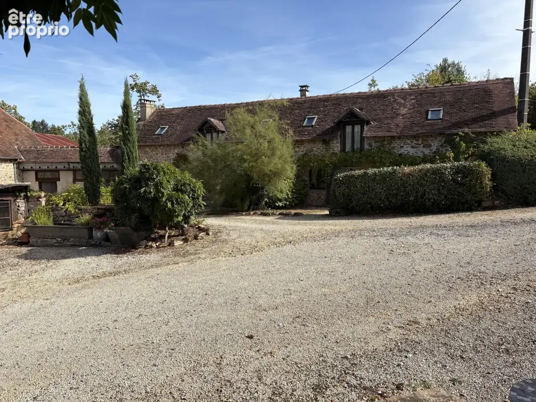 Fermette transformée en gite complexe avec piscine et 4 hectares de terrain avec bois - photo 23