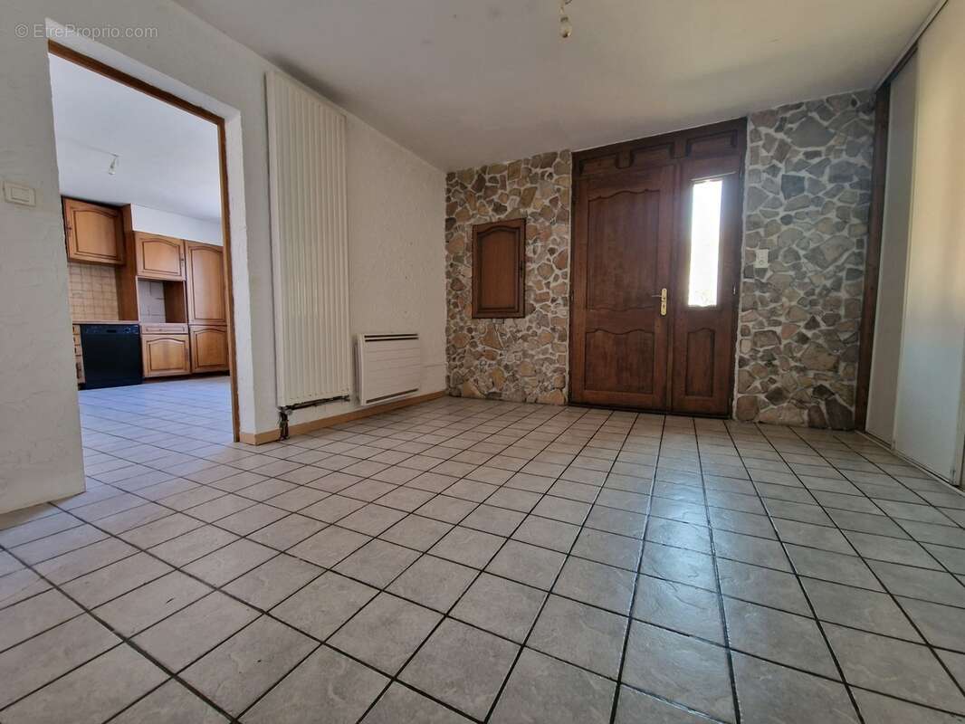 Appartement à vendre 3 pièces en rez-de-jardin proche de EPINAL (88) avec TERRASSE et TERRAIN - photo 3