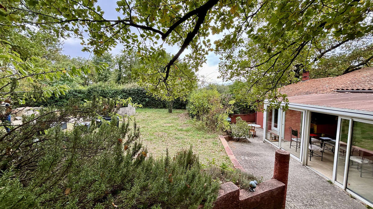 Maison à CHARMES-SUR-RHONE