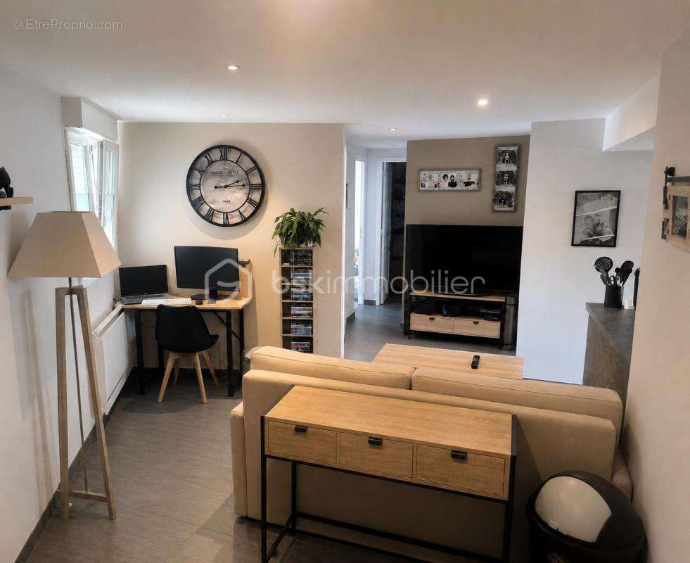 Centre bourg – Appartement 2 pièces rénové avec bureau - photo 2