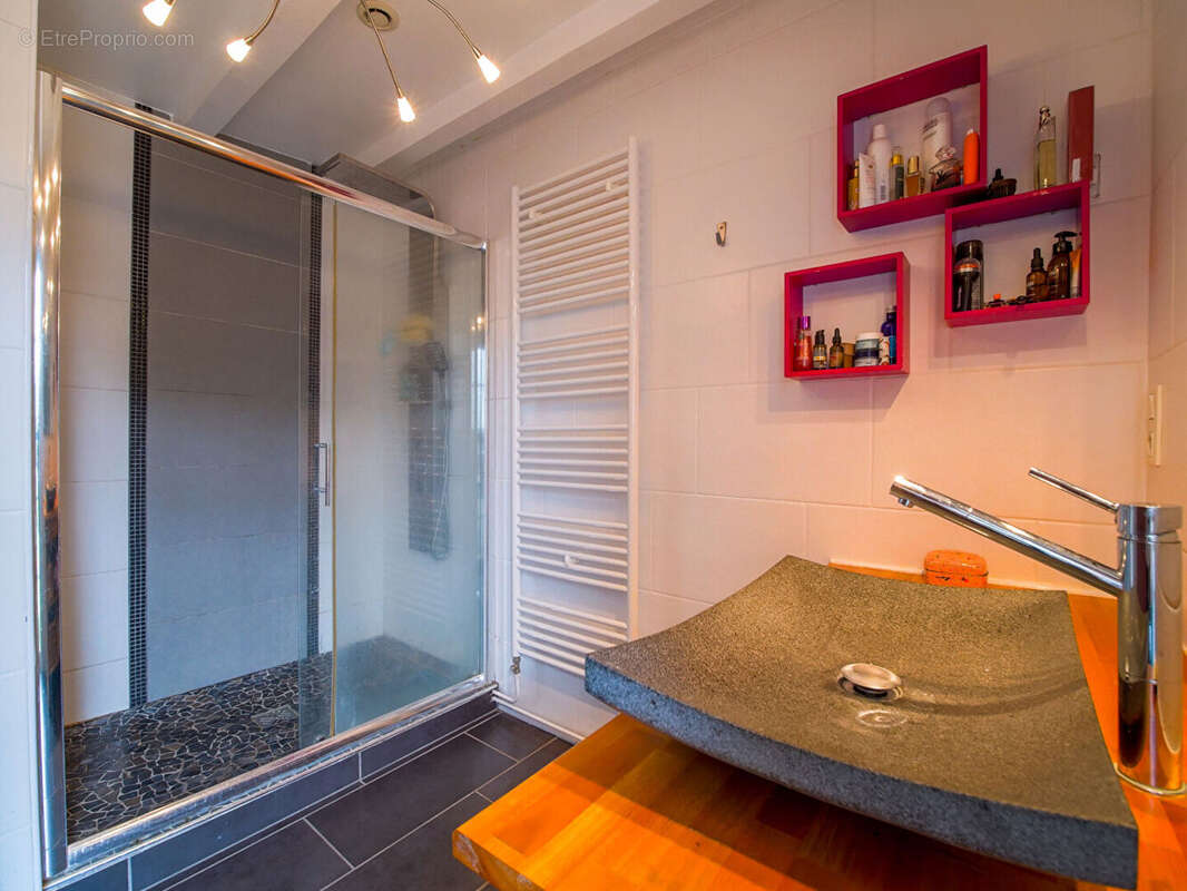 Maison de caractère en pierre - Piscine - Pool house - Terrain paysagé - photo 9