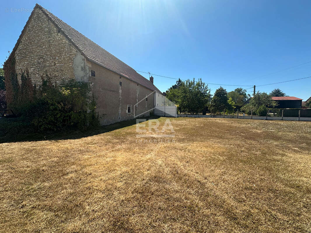 Grange 80m² à sainte-fauste - photo 2