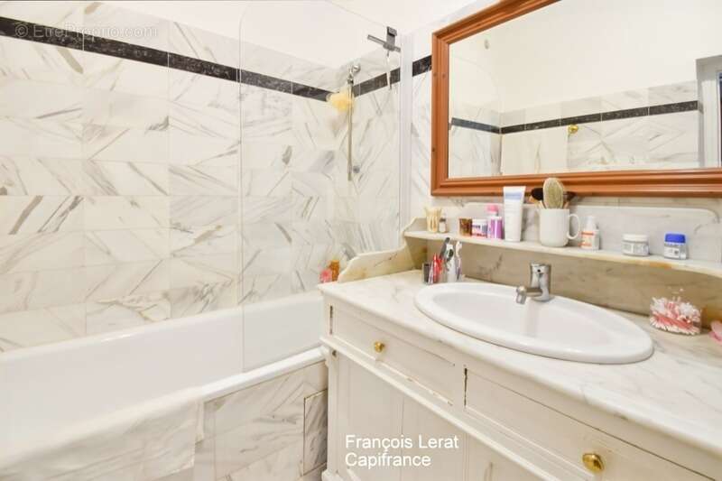 Duplex à vendre 5 pièces SAINT CLOUD (92) - Duplex de 97,05 m² avec cour privative de 45 m² – Saint-Cloud, quartier du Val d'Or  - photo 14