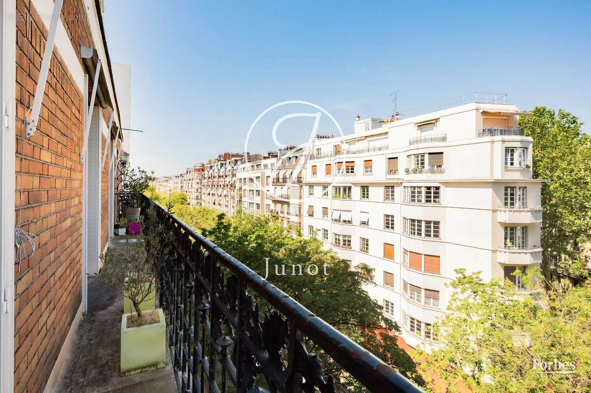 Appartement à PARIS-16E