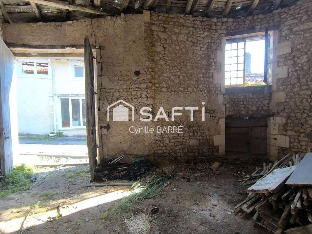 Photo 8 - Maison à SALLES-LAVALETTE