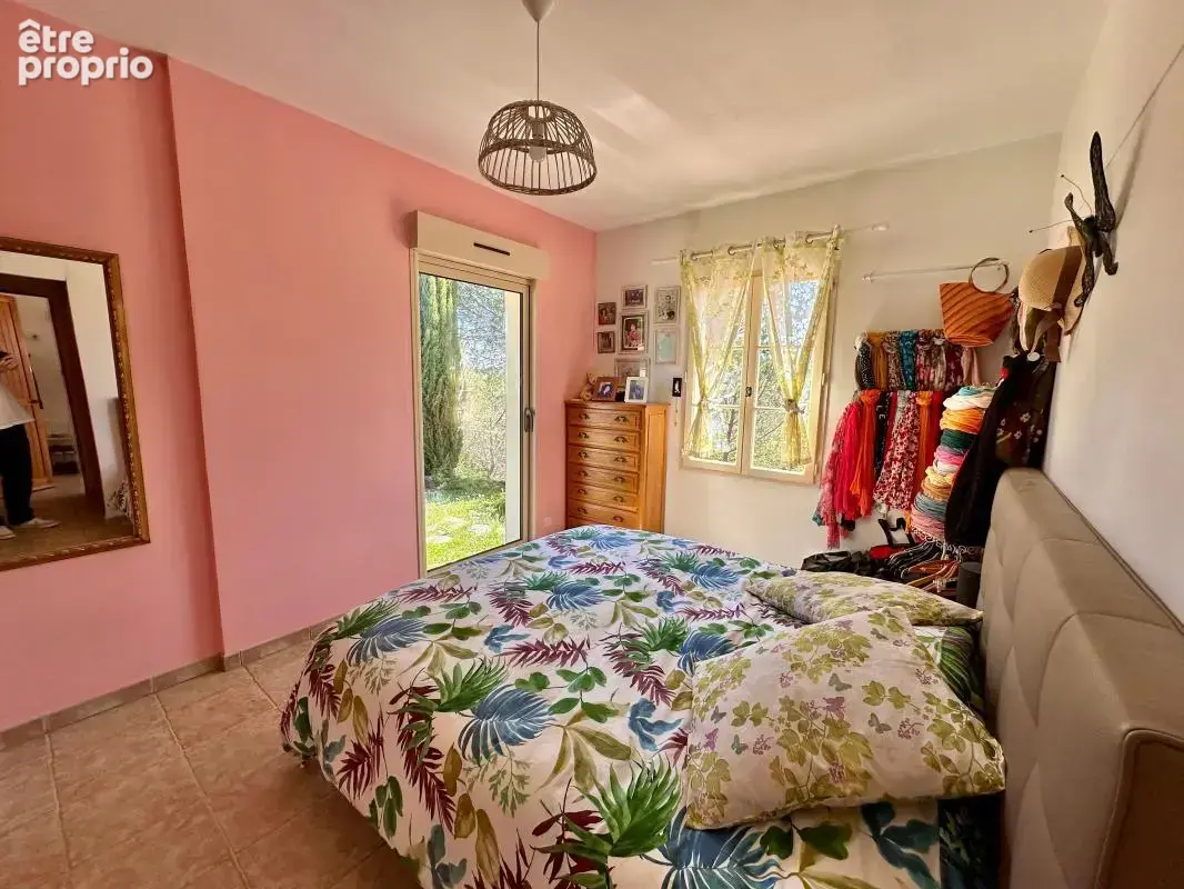 Villa sur terrain boisé avec dépendances + piscine - photo 15