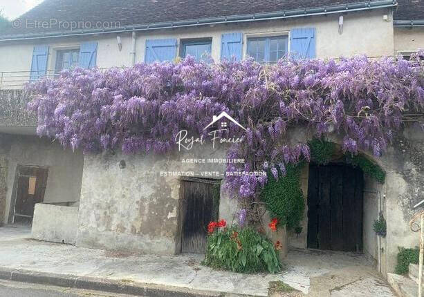 Maison à FERRIERE-LARCON