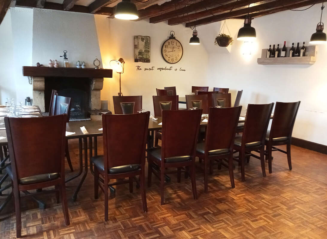 Commerce à SAINT-ARNOULT-EN-YVELINES