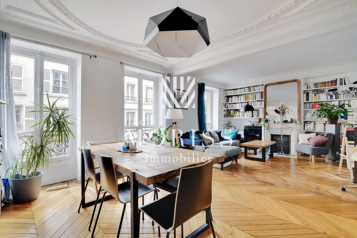 Appartement à PARIS-10E
