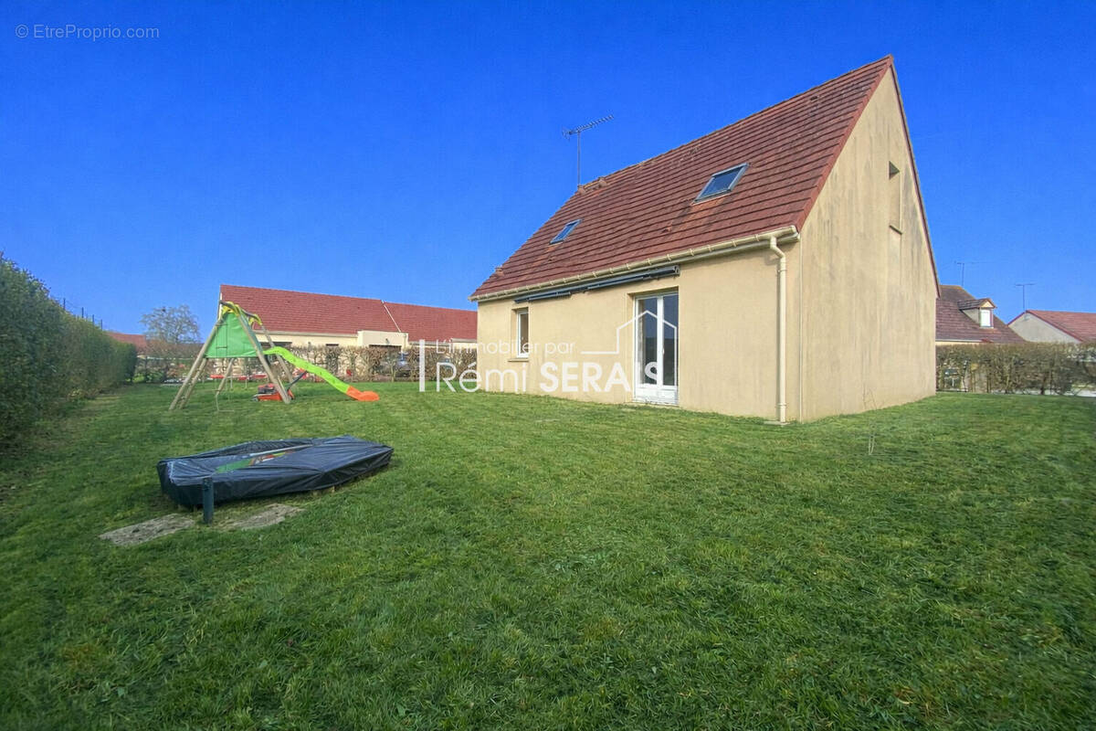 Maison à NEUFCHATEL-EN-SAOSNOIS